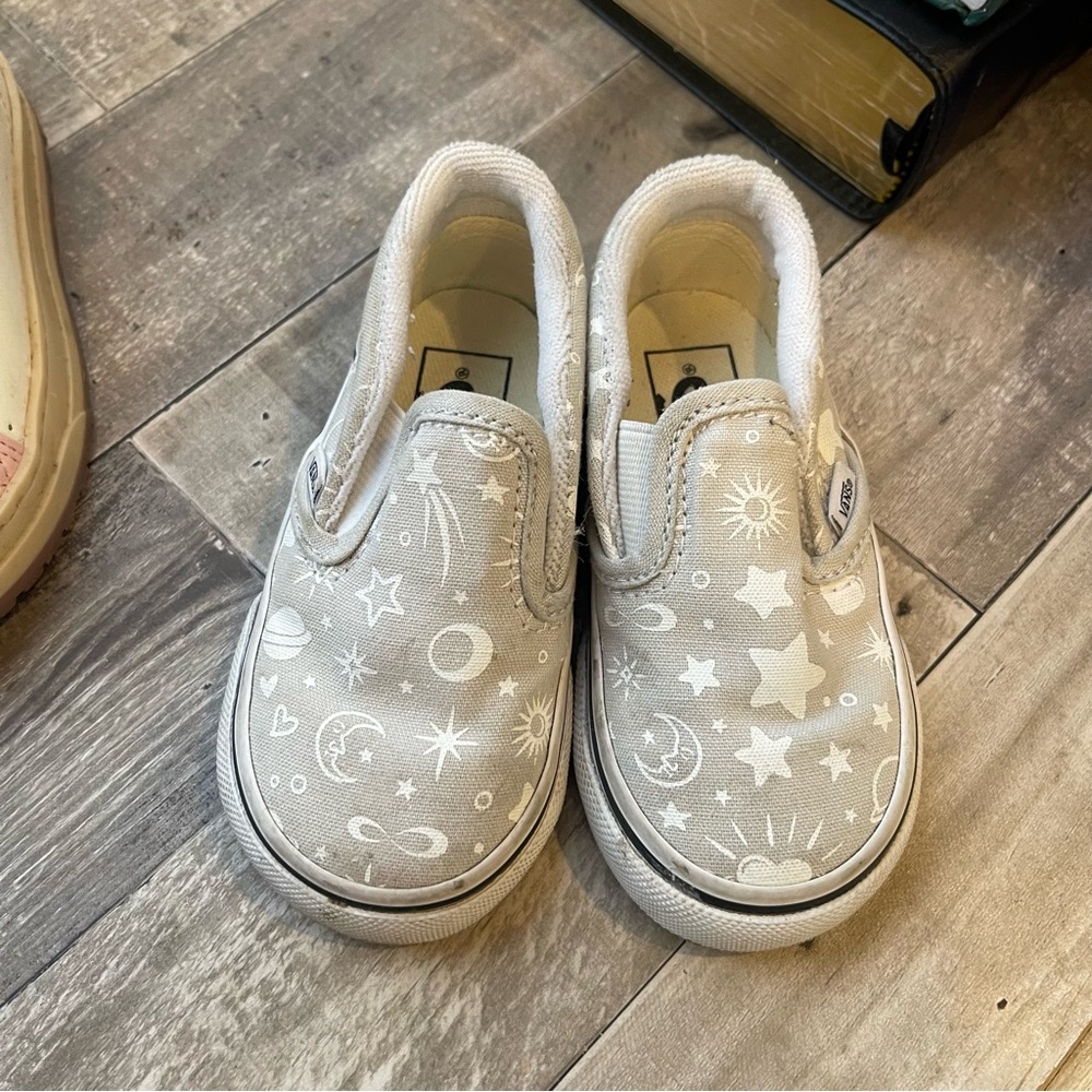 Vans Kids Slip-On Sneakers - White with Starry Print